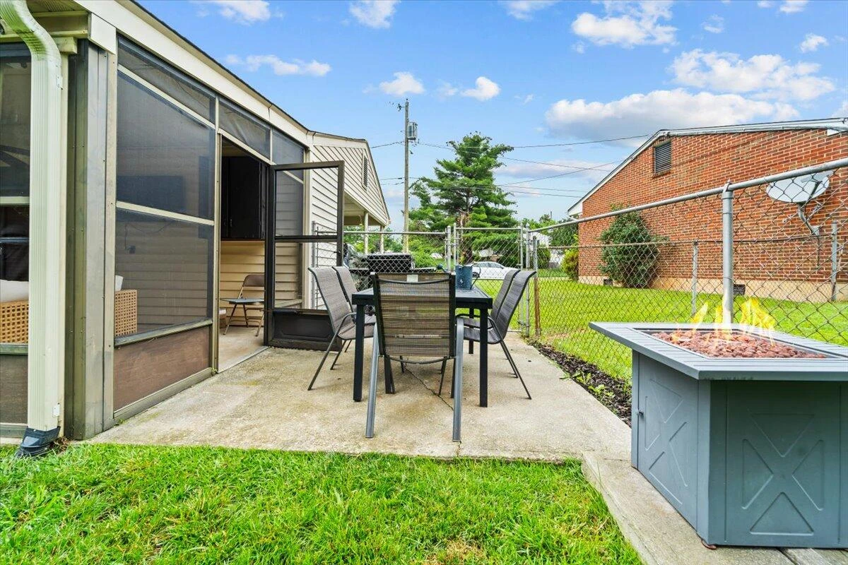 2136 Bainbridge DR - Photo 31