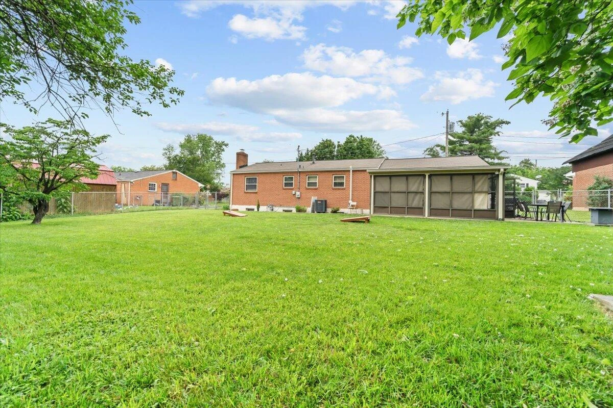 2136 Bainbridge DR - Photo 33