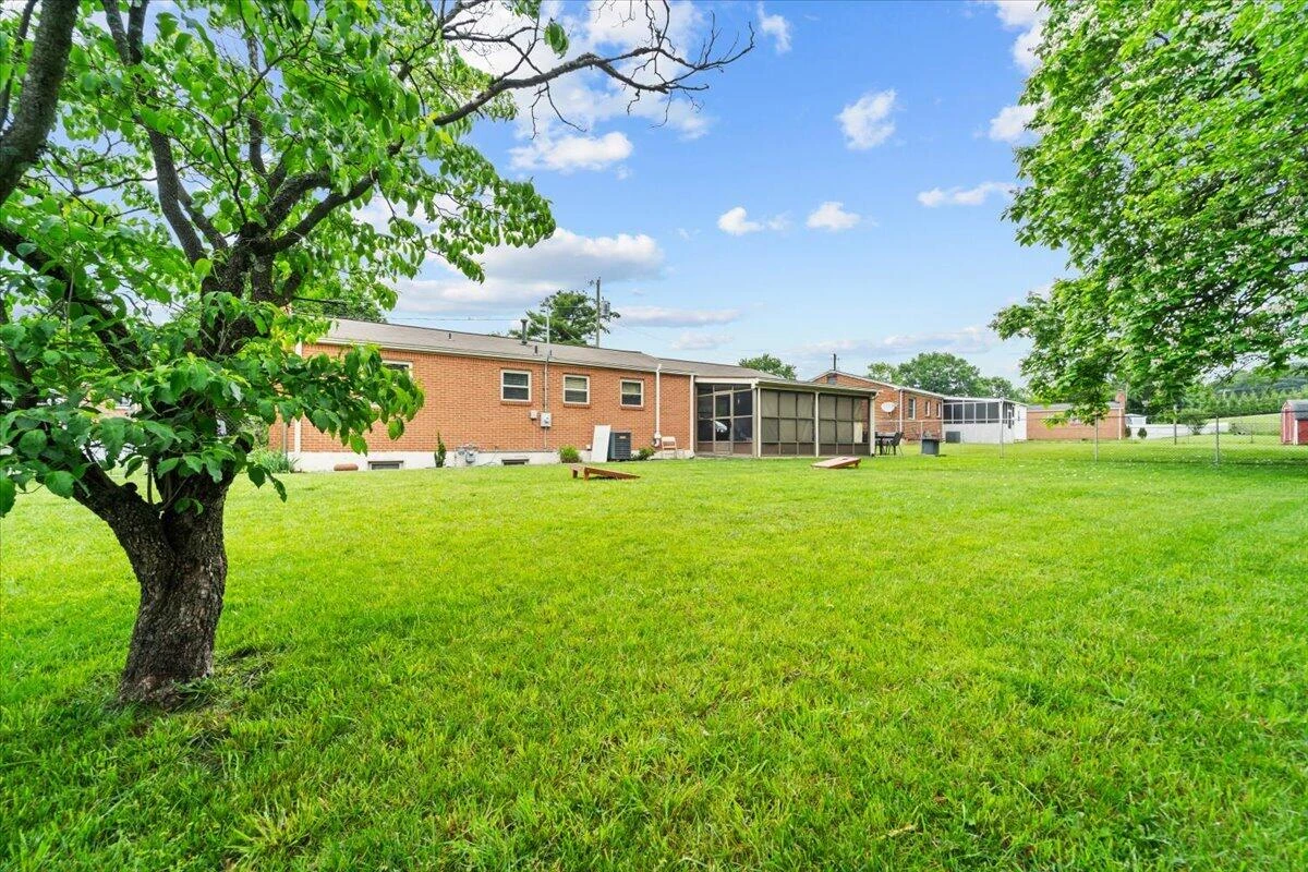 2136 Bainbridge DR - Photo 34