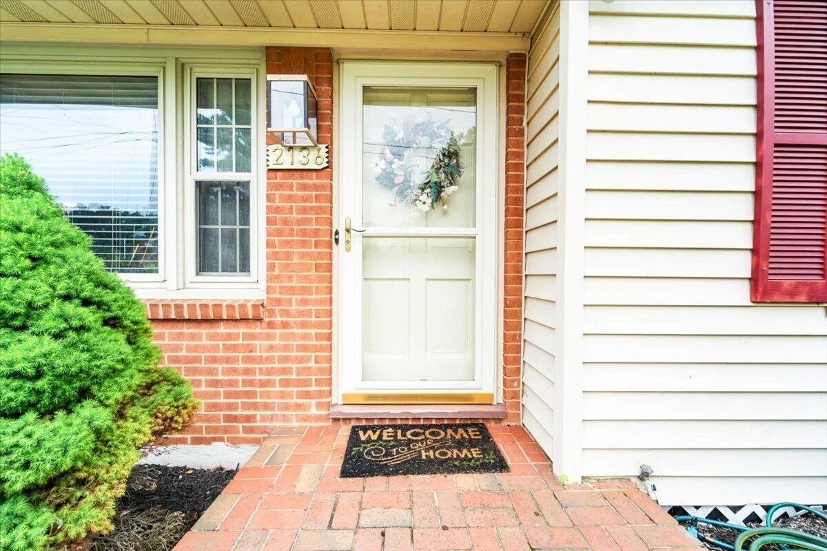2136 Bainbridge DR - Photo 4