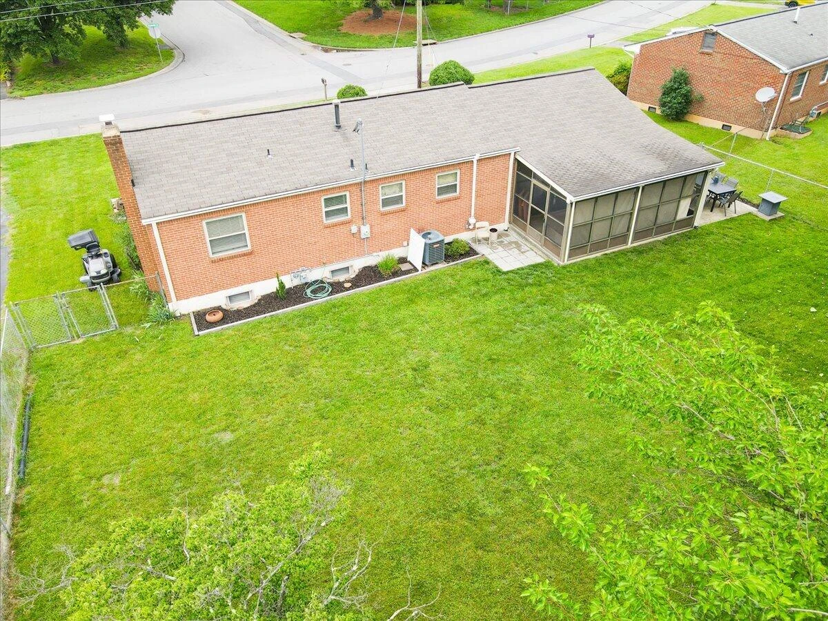 2136 Bainbridge DR - Photo 41