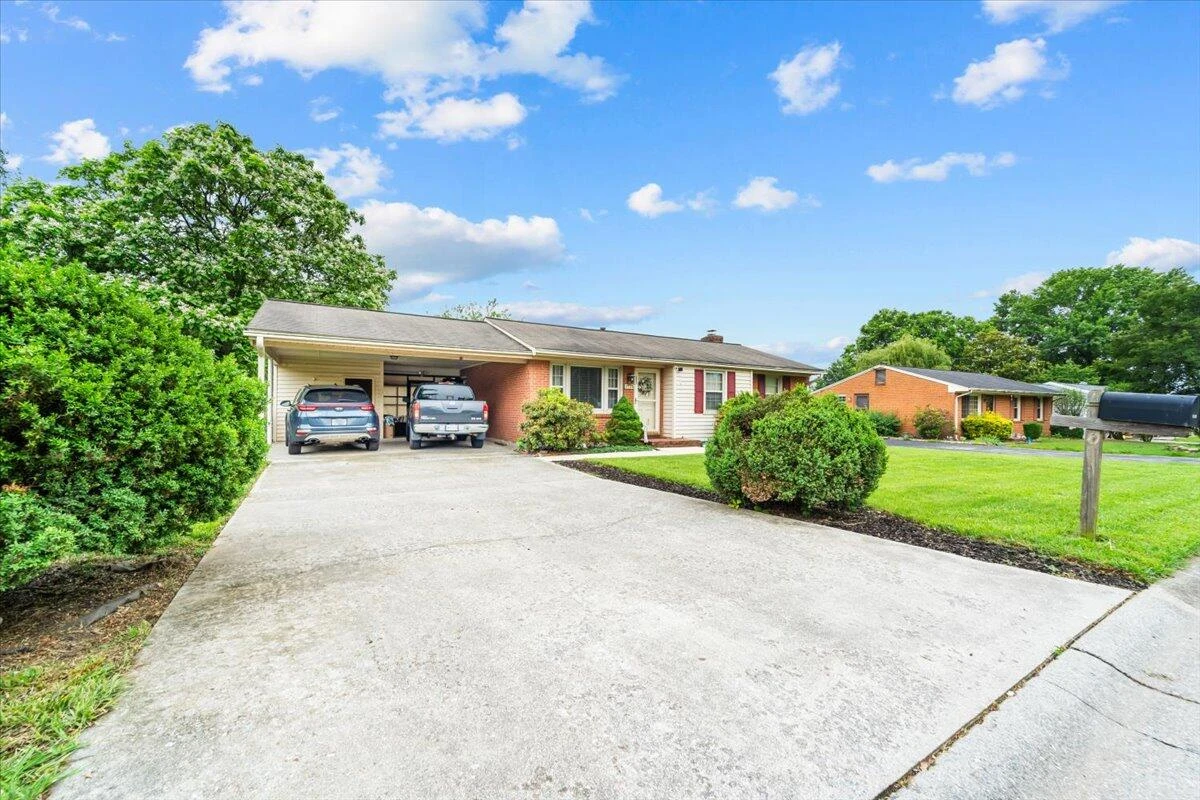 2136 Bainbridge DR - Photo 42