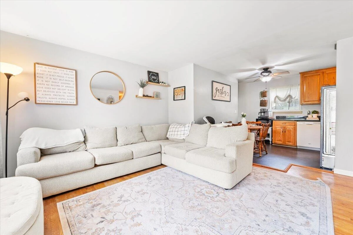 2136 Bainbridge DR - Photo 5