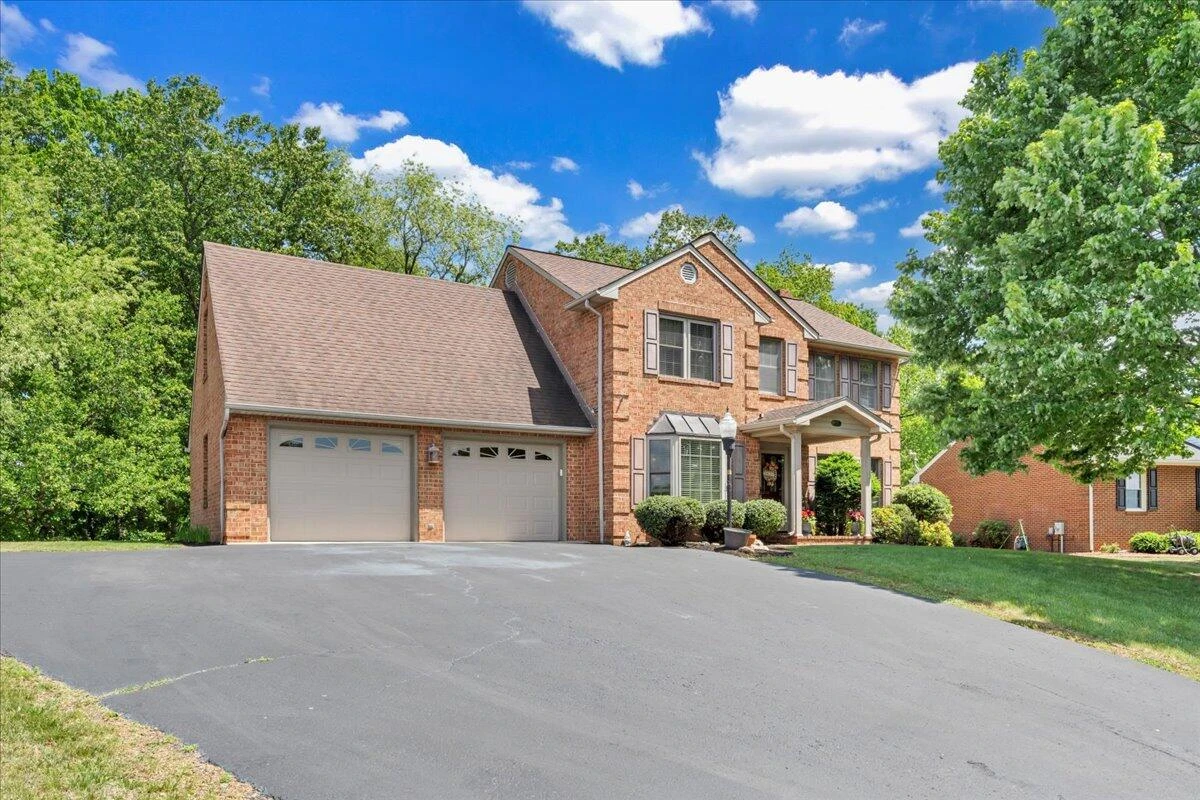 2865 Tulip LN