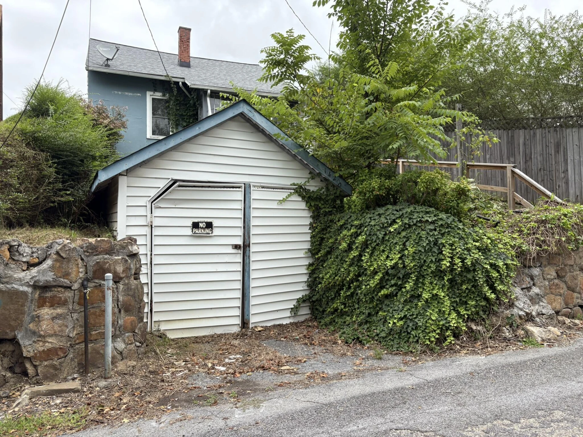1420 Midland Heights PL - Photo 9