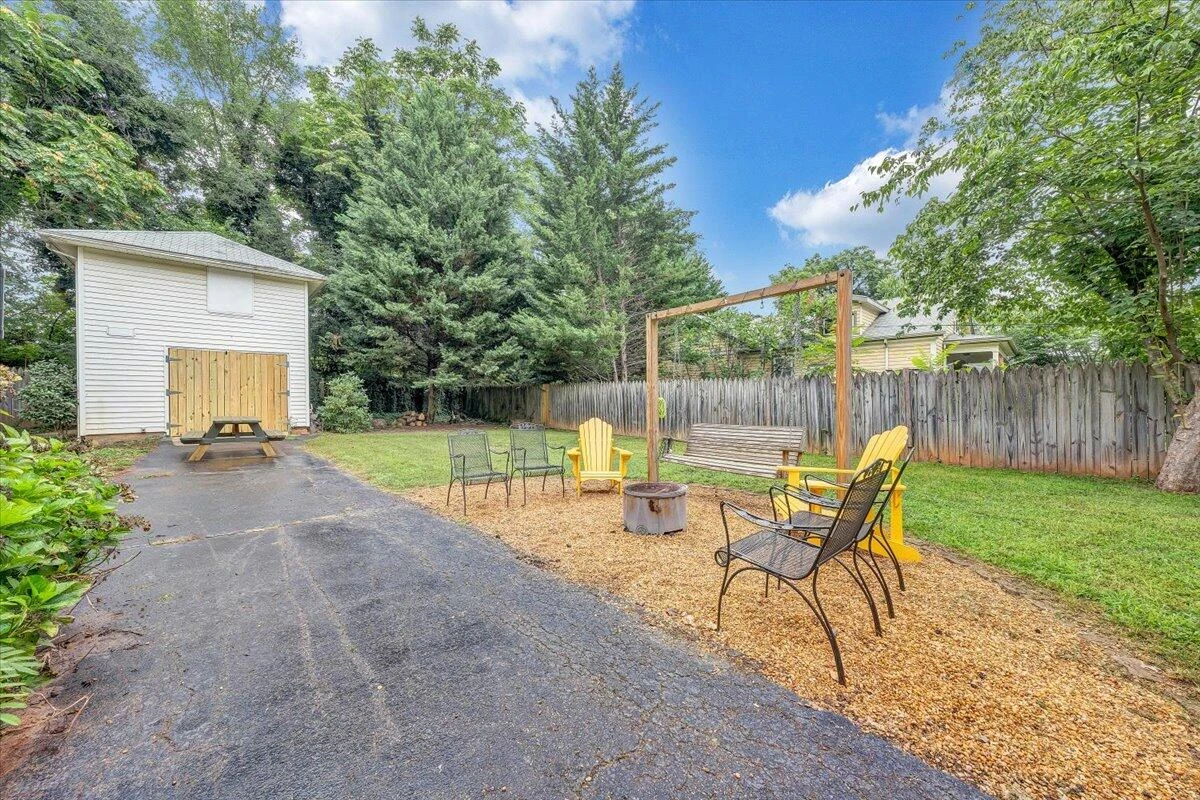 2123 Lynn AVE - Photo 11