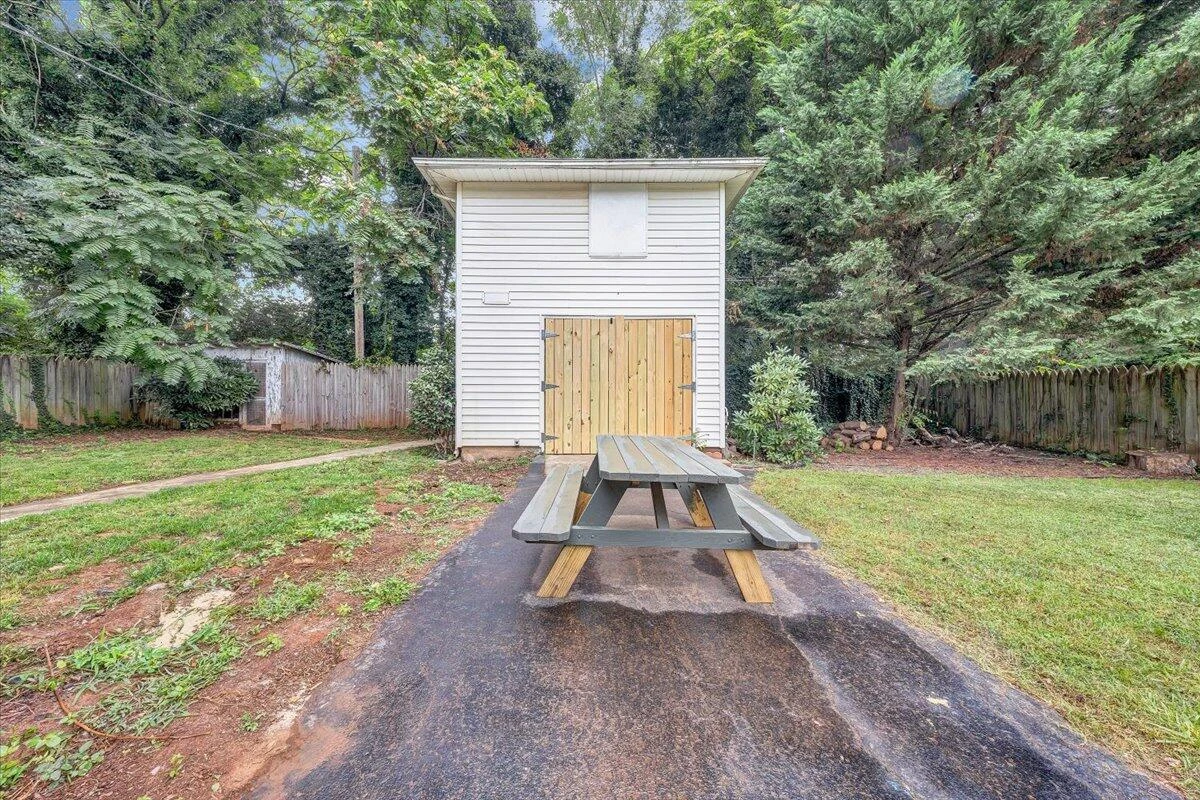 2123 Lynn AVE - Photo 12