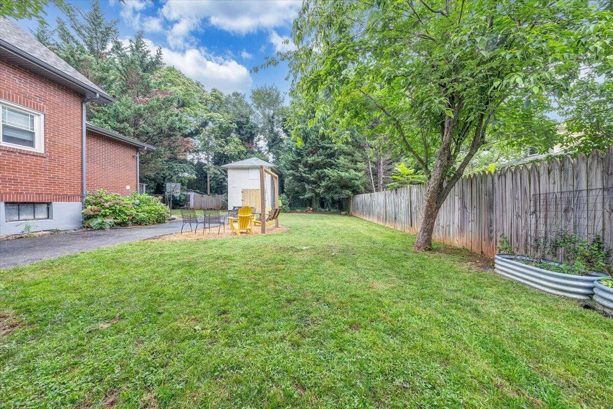 2123 Lynn AVE - Photo 14