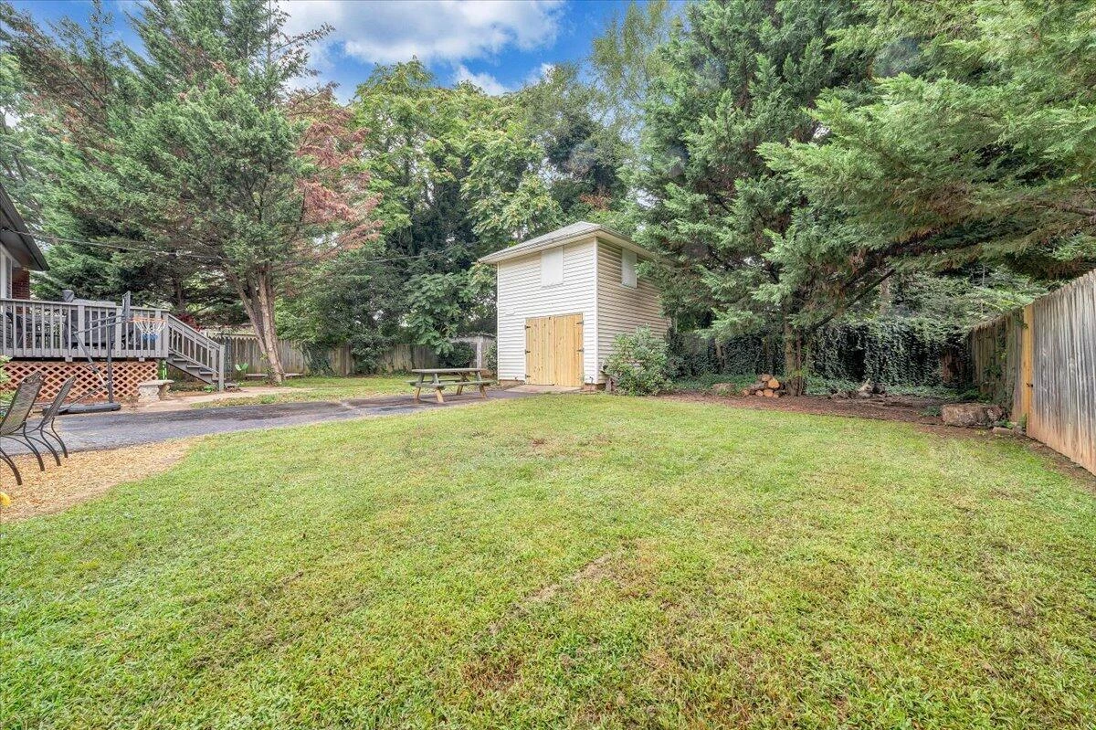 2123 Lynn AVE - Photo 15