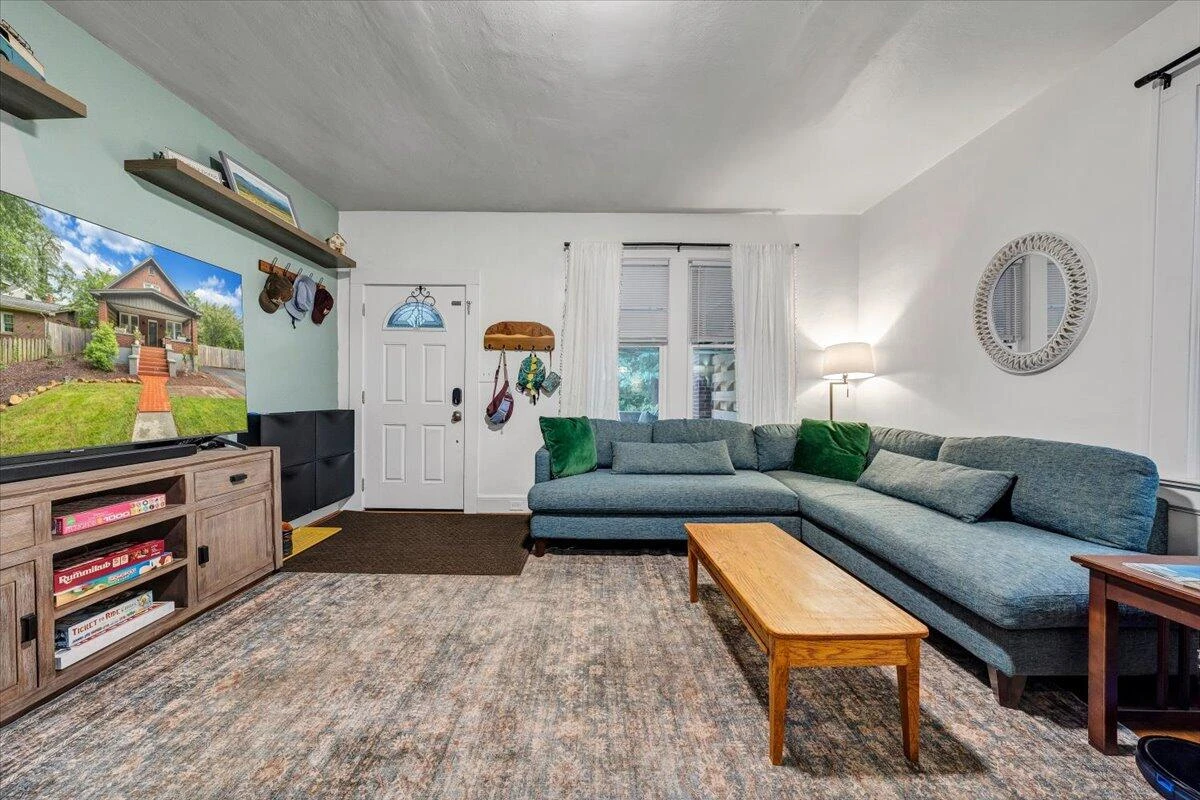 2123 Lynn AVE - Photo 17