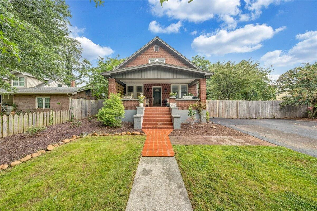2123 Lynn AVE - Photo 2