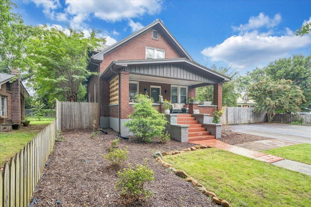 2123 Lynn AVE - Photo 3