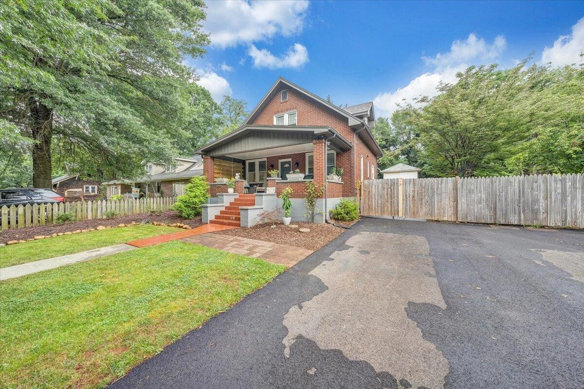 2123 Lynn AVE - Photo 4