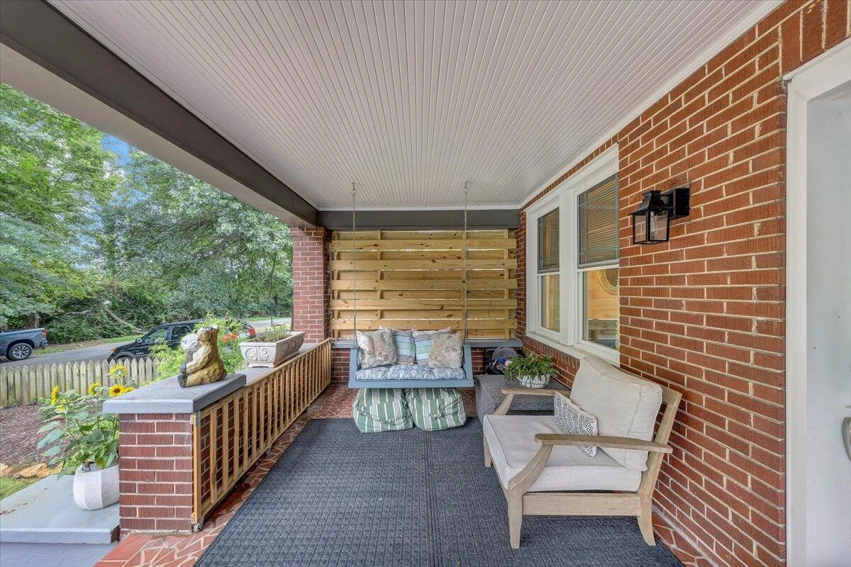2123 Lynn AVE - Photo 5