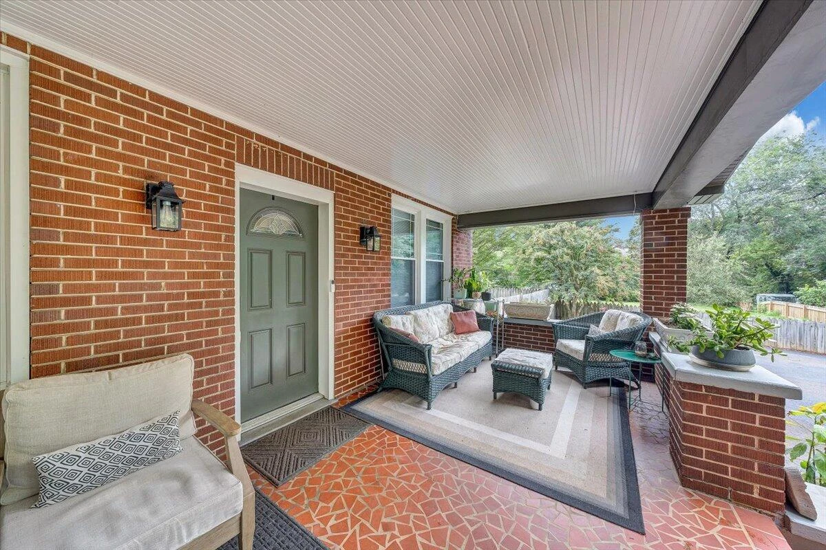 2123 Lynn AVE - Photo 6