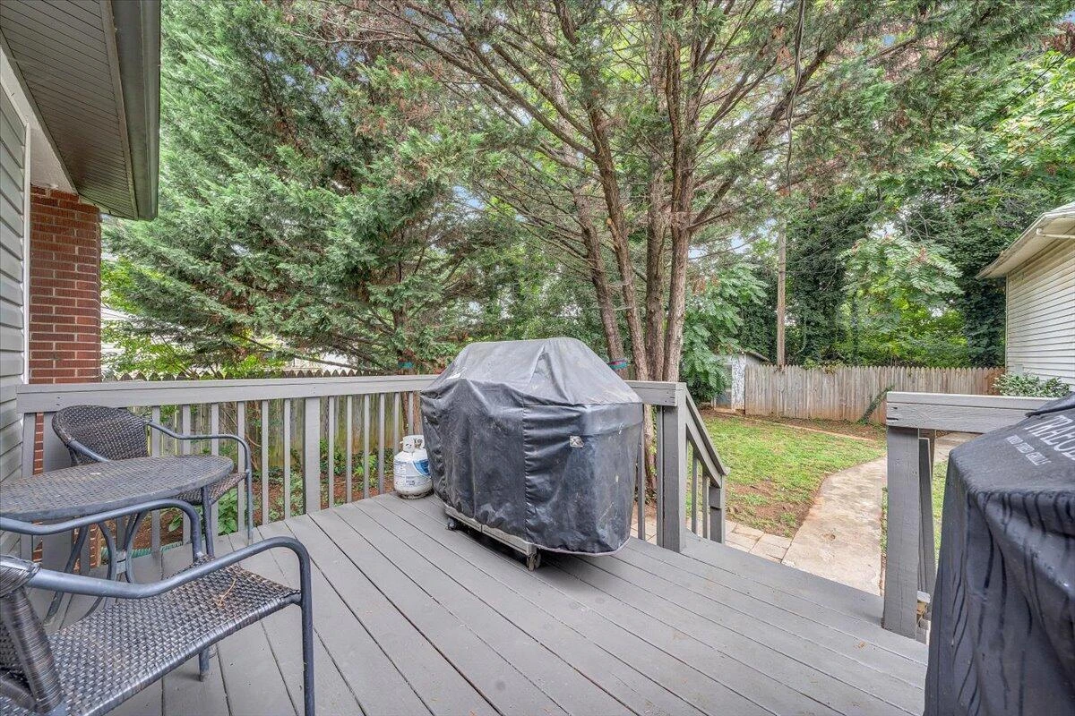 2123 Lynn AVE - Photo 9
