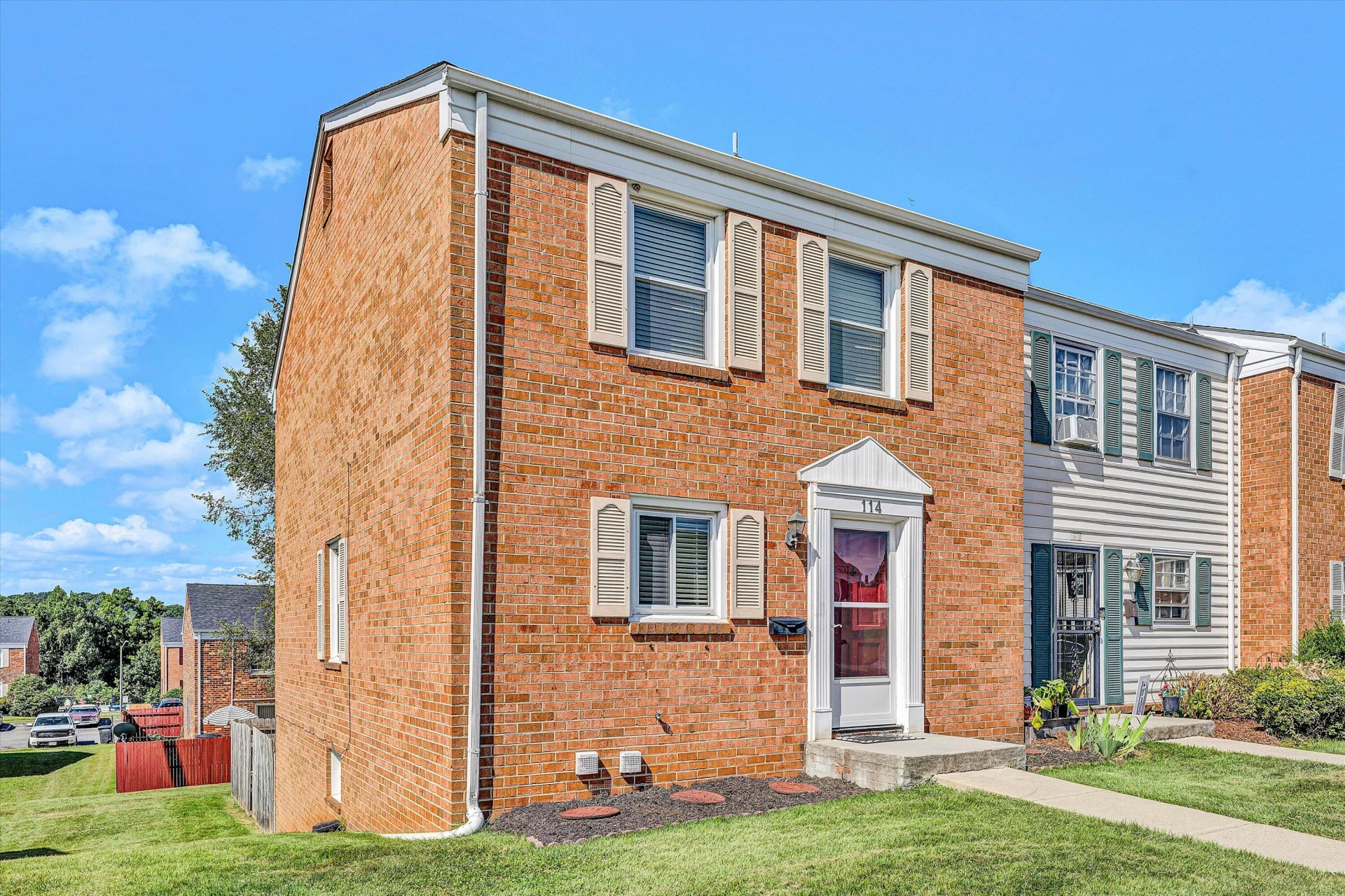 114 OXFORD SQUARE