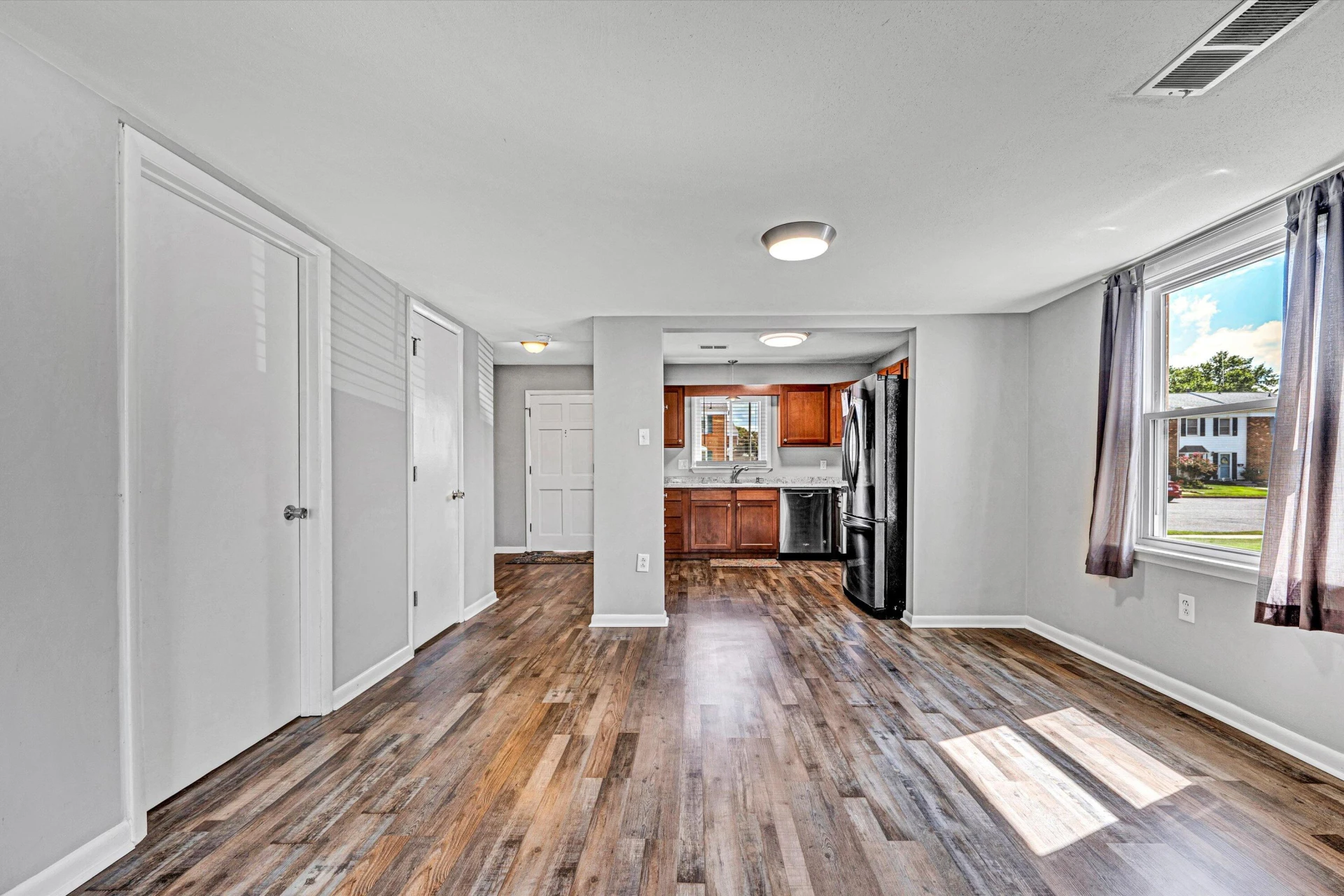 114 OXFORD SQUARE - Photo 10