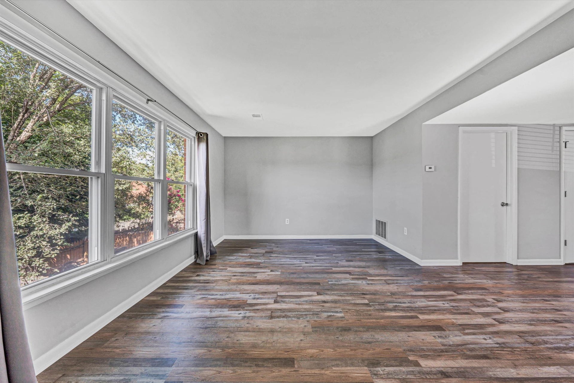 114 OXFORD SQUARE - Photo 12