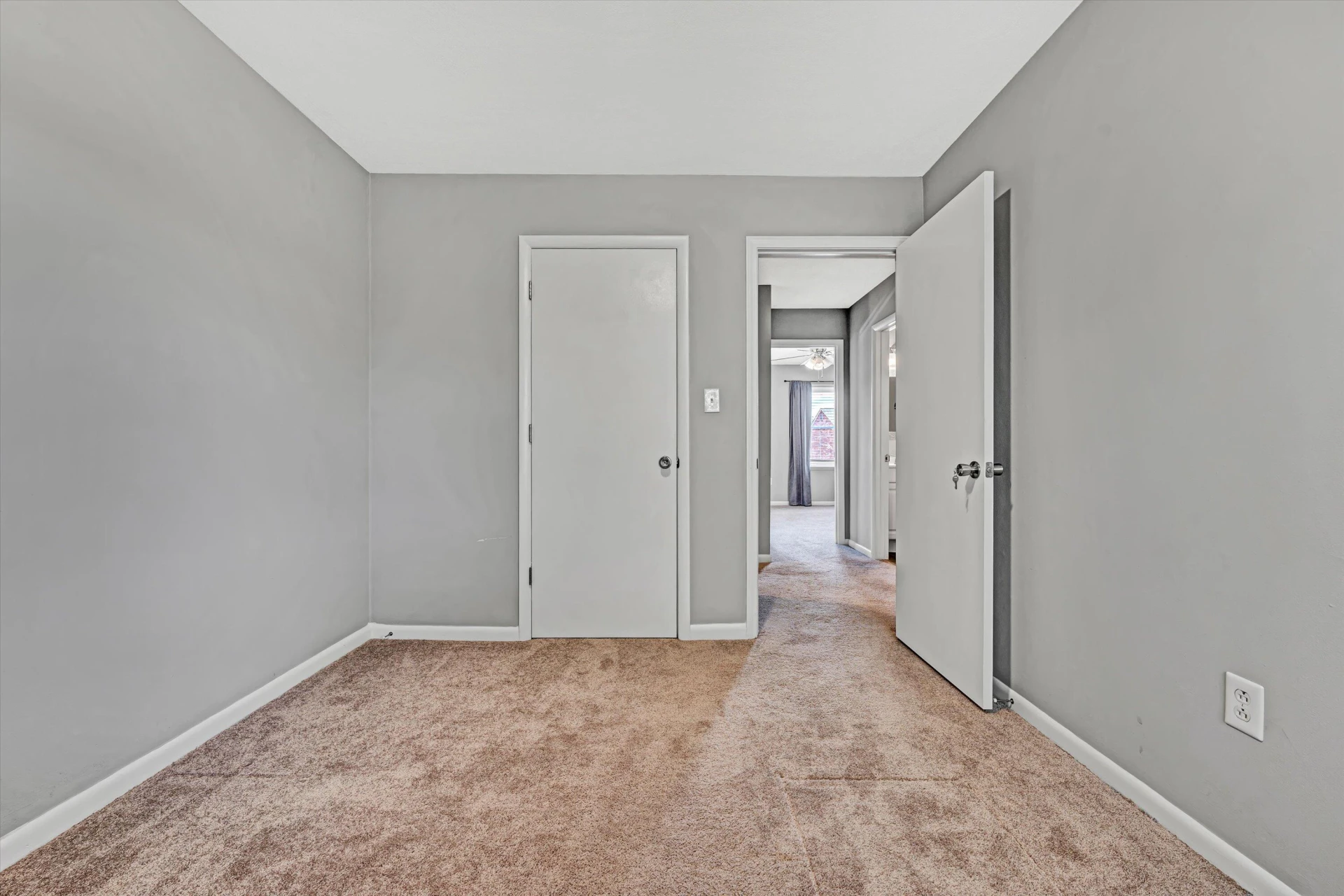 114 OXFORD SQUARE - Photo 18