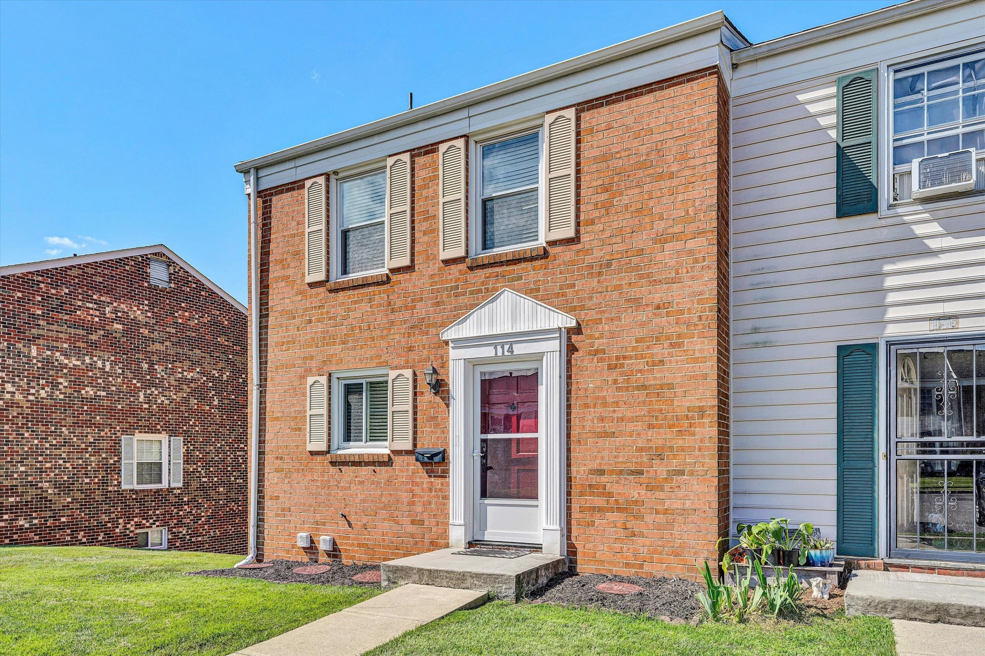 114 OXFORD SQUARE - Photo 3