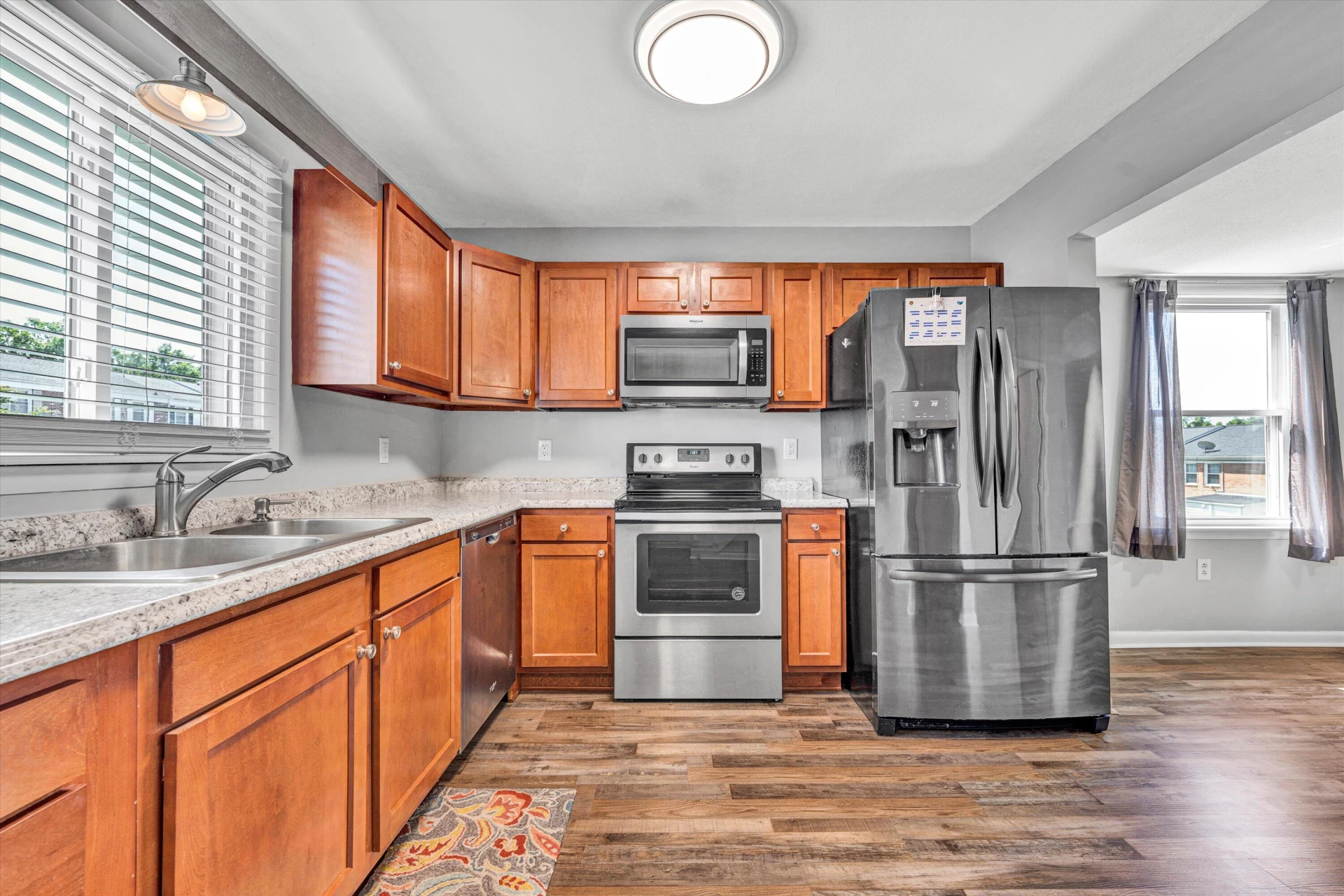 114 OXFORD SQUARE - Photo 7