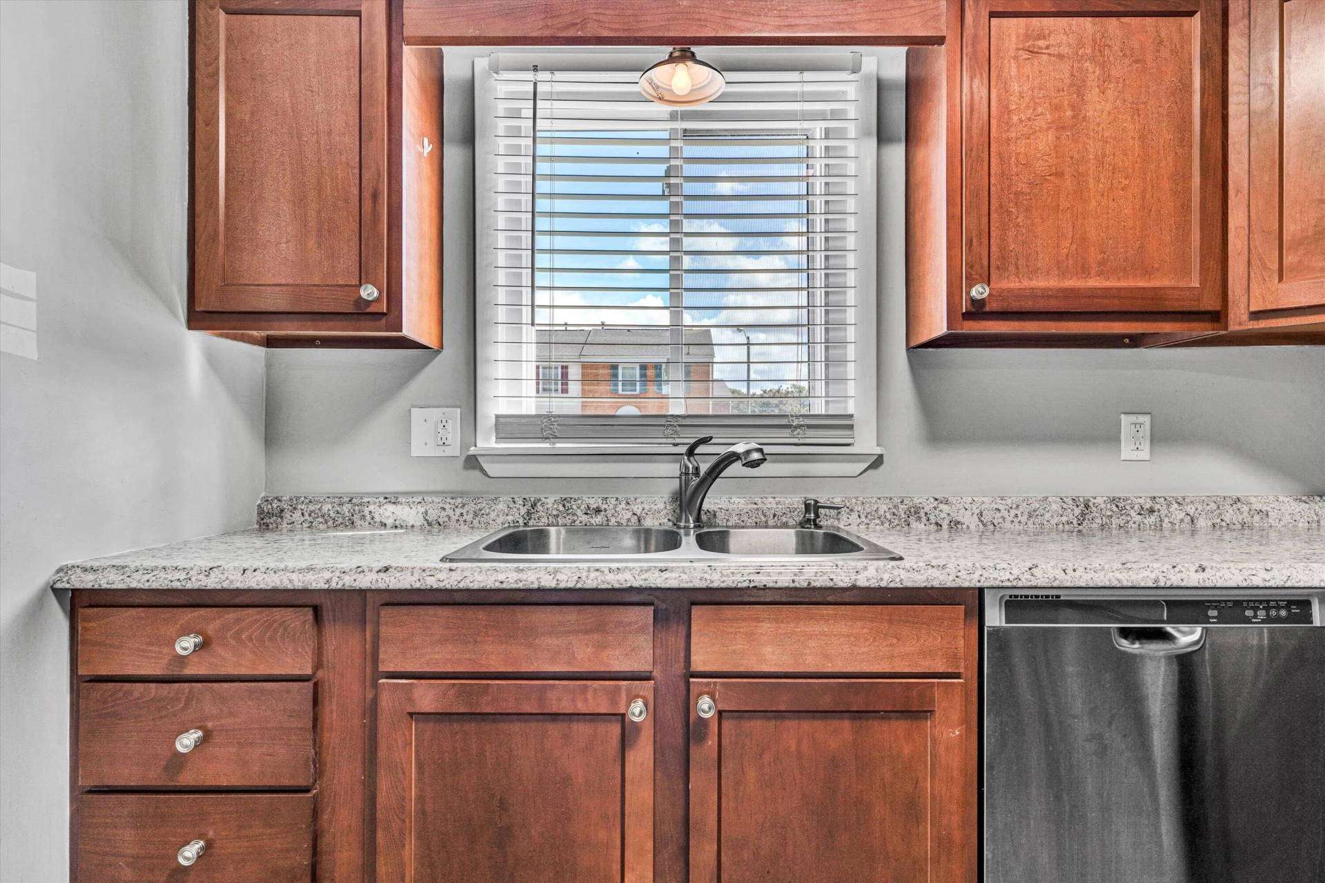 114 OXFORD SQUARE - Photo 9