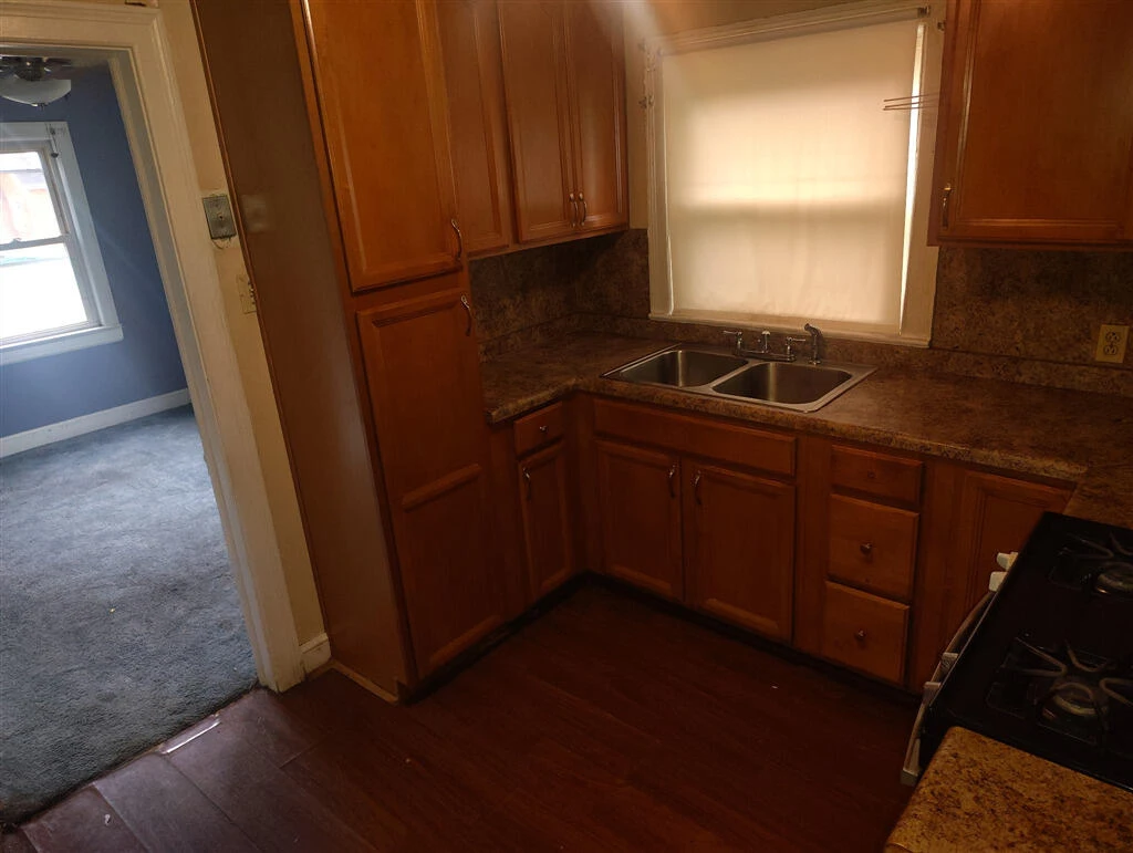 1836 10Th ST - Photo 2