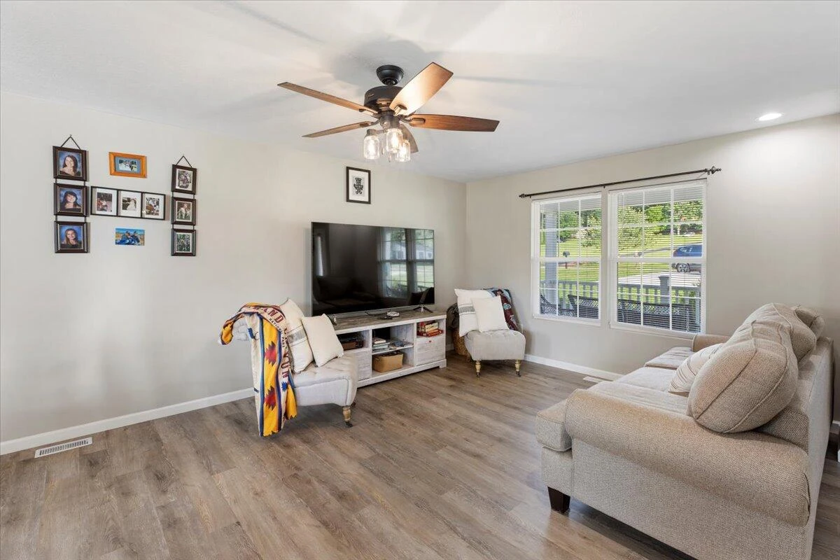 607 Rock RD - Photo 12