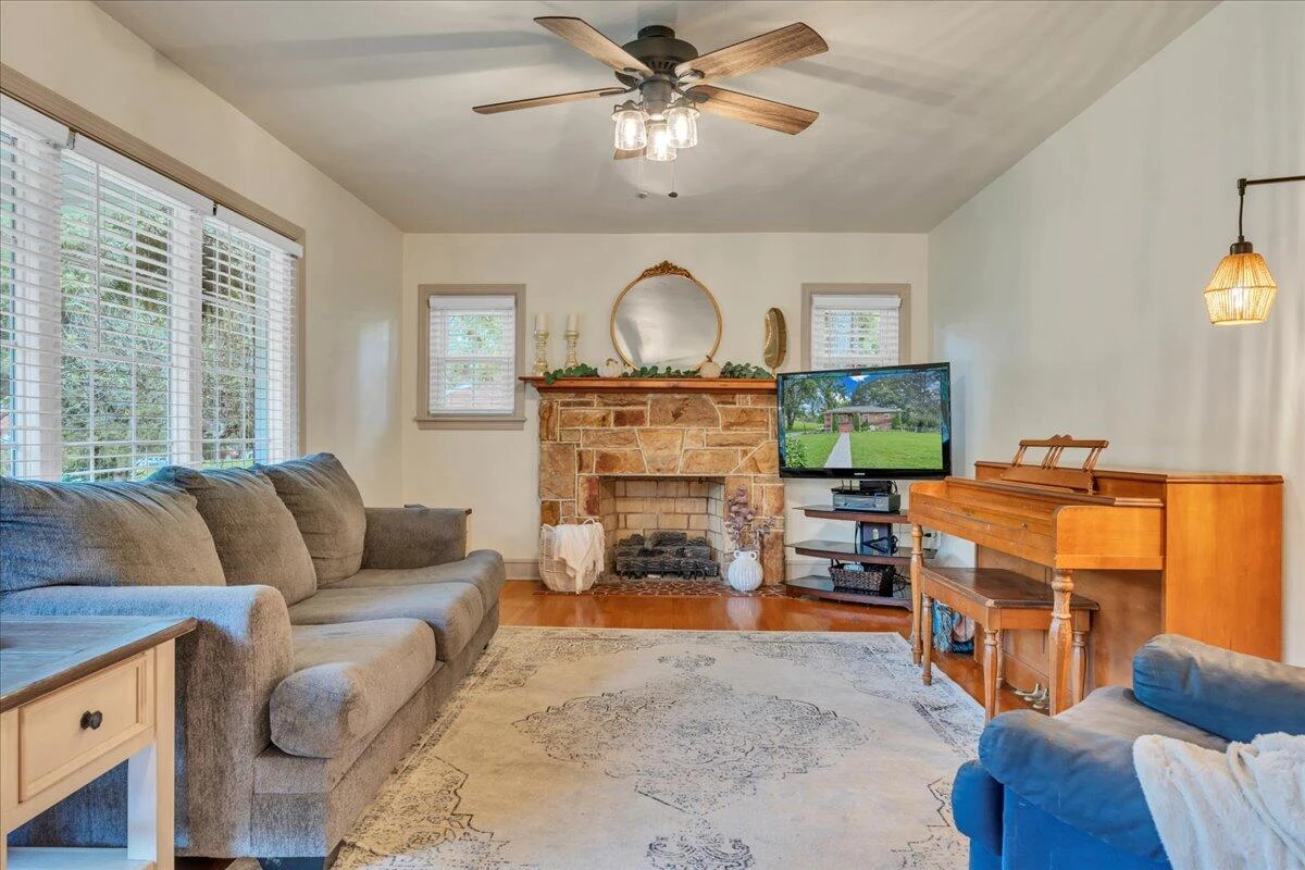 922 Hugh AVE - Photo 16