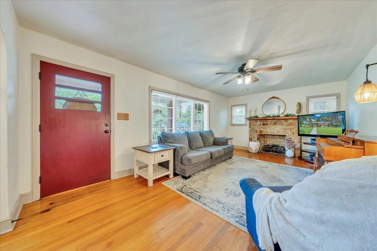 922 Hugh AVE - Photo 17