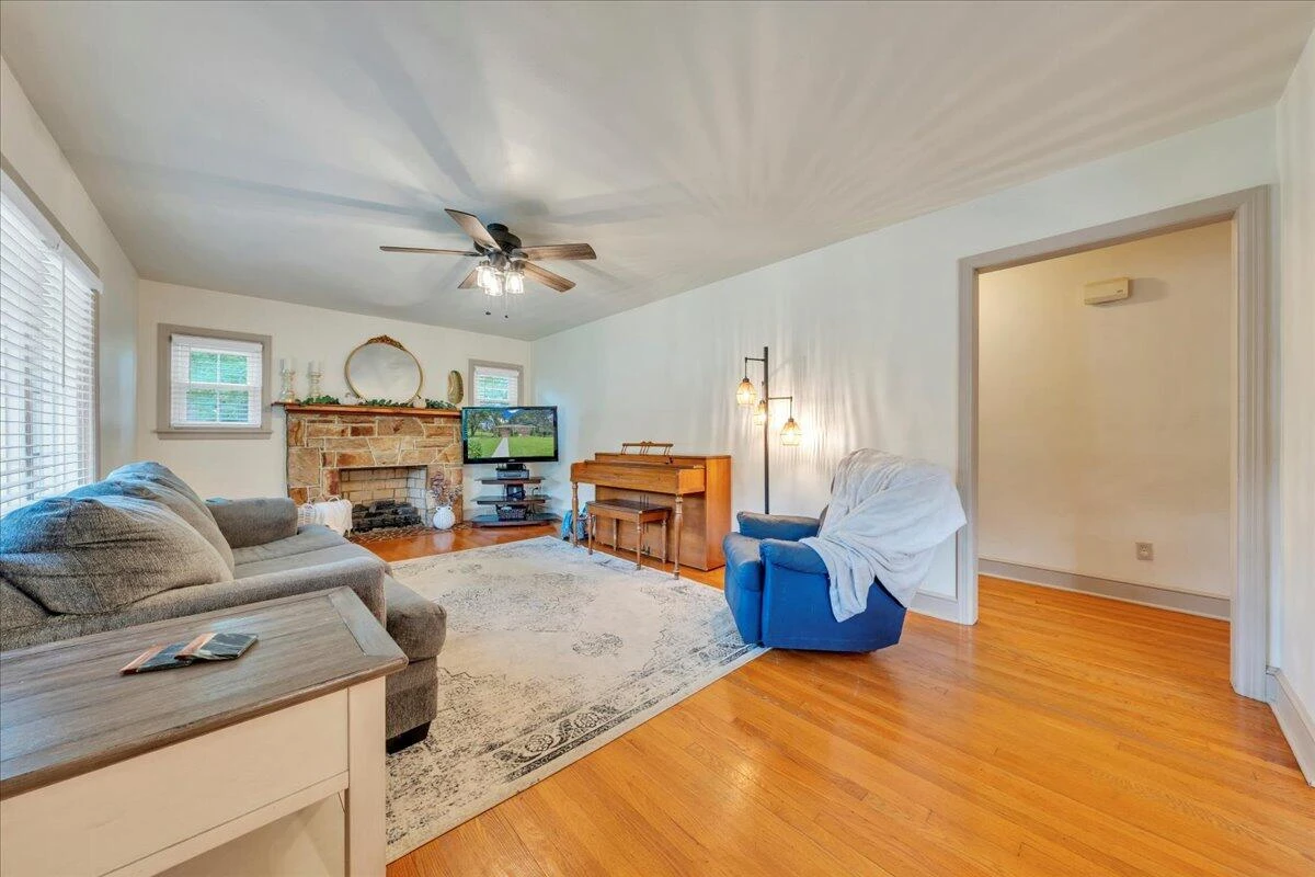 922 Hugh AVE - Photo 18