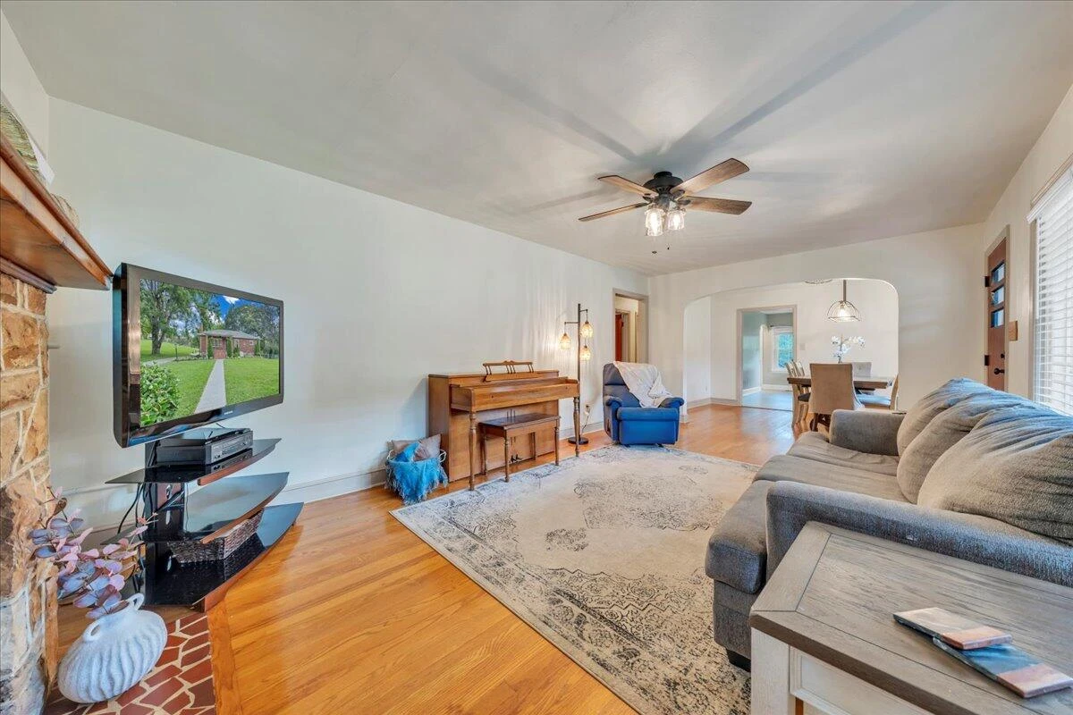 922 Hugh AVE - Photo 19