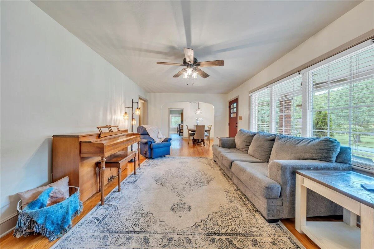 922 Hugh AVE - Photo 20
