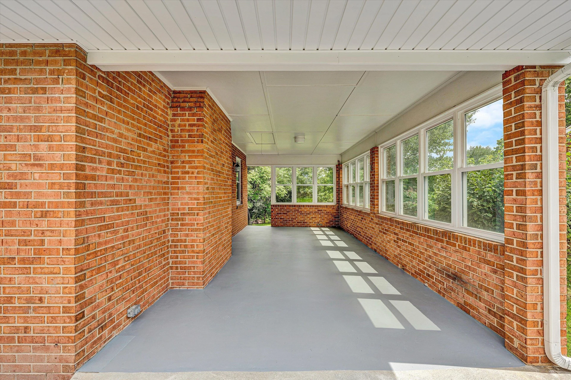 510 Chamberlain LN - Photo 2
