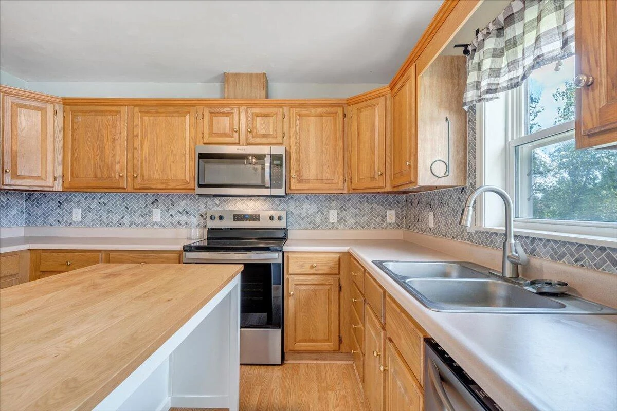 1096 Coupies LN - Photo 12