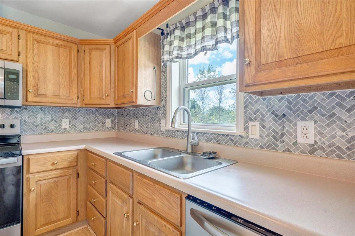 1096 Coupies LN - Photo 16