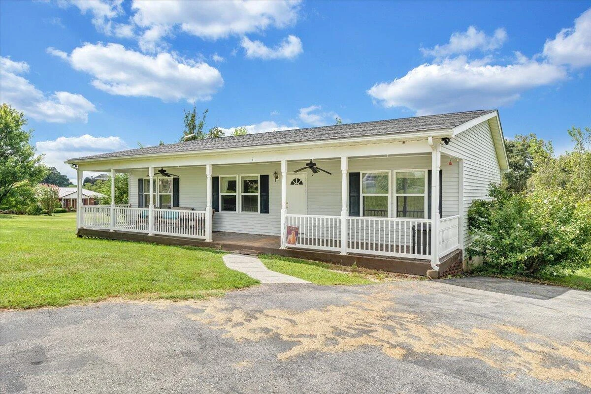 1096 Coupies LN - Photo 2