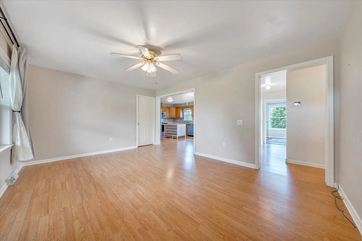 1096 Coupies LN - Photo 3