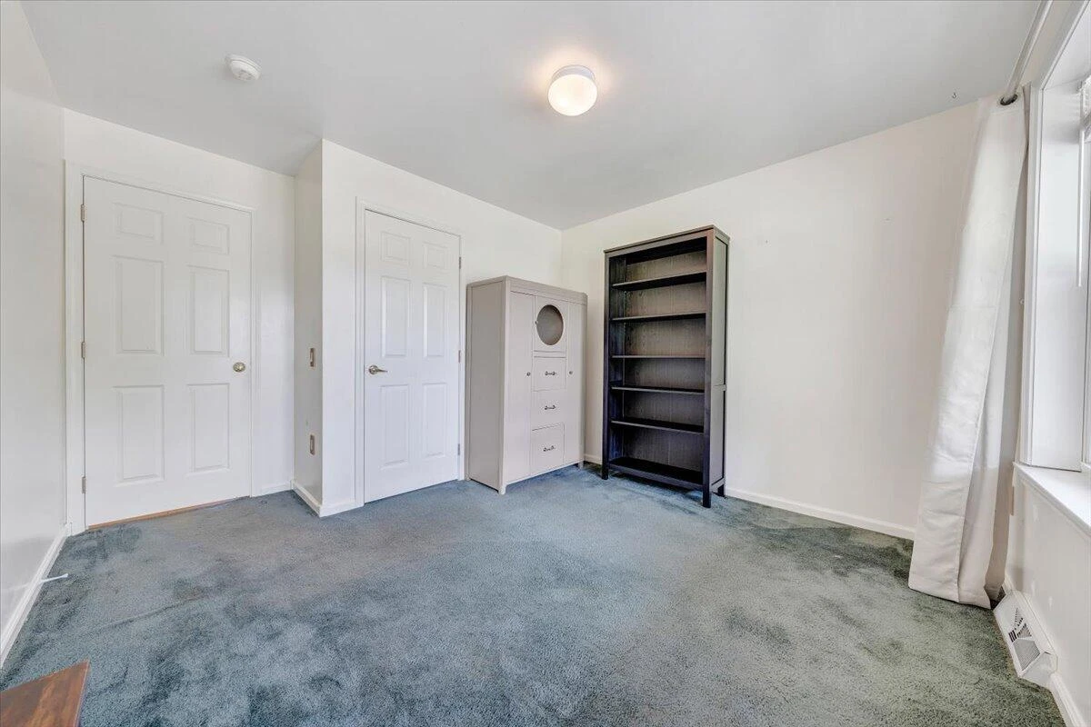 1096 Coupies LN - Photo 32