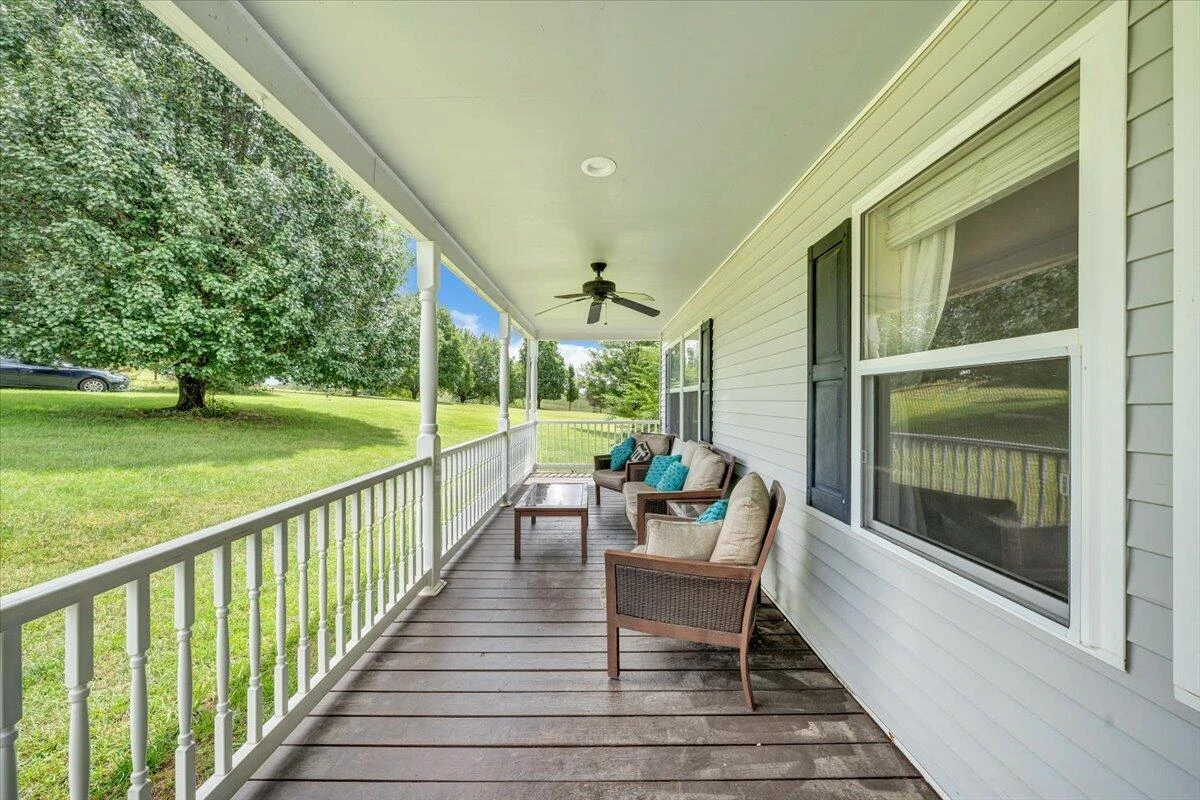1096 Coupies LN - Photo 40