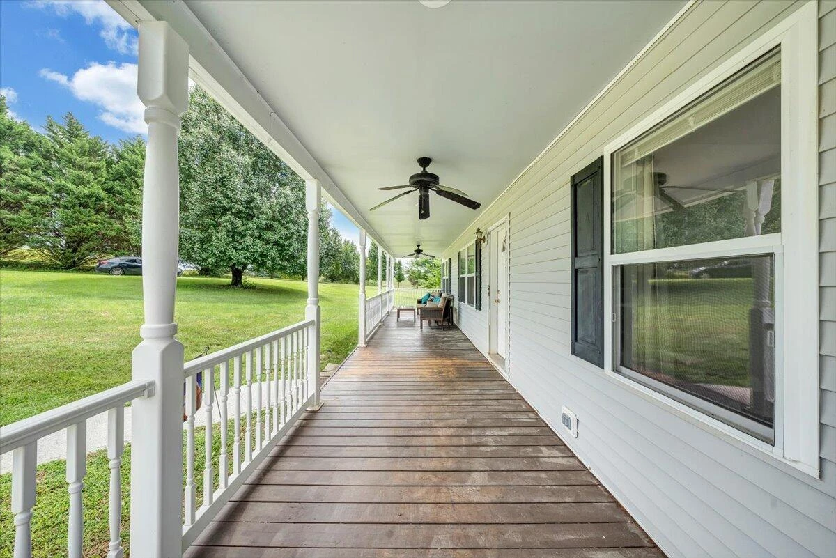 1096 Coupies LN - Photo 43
