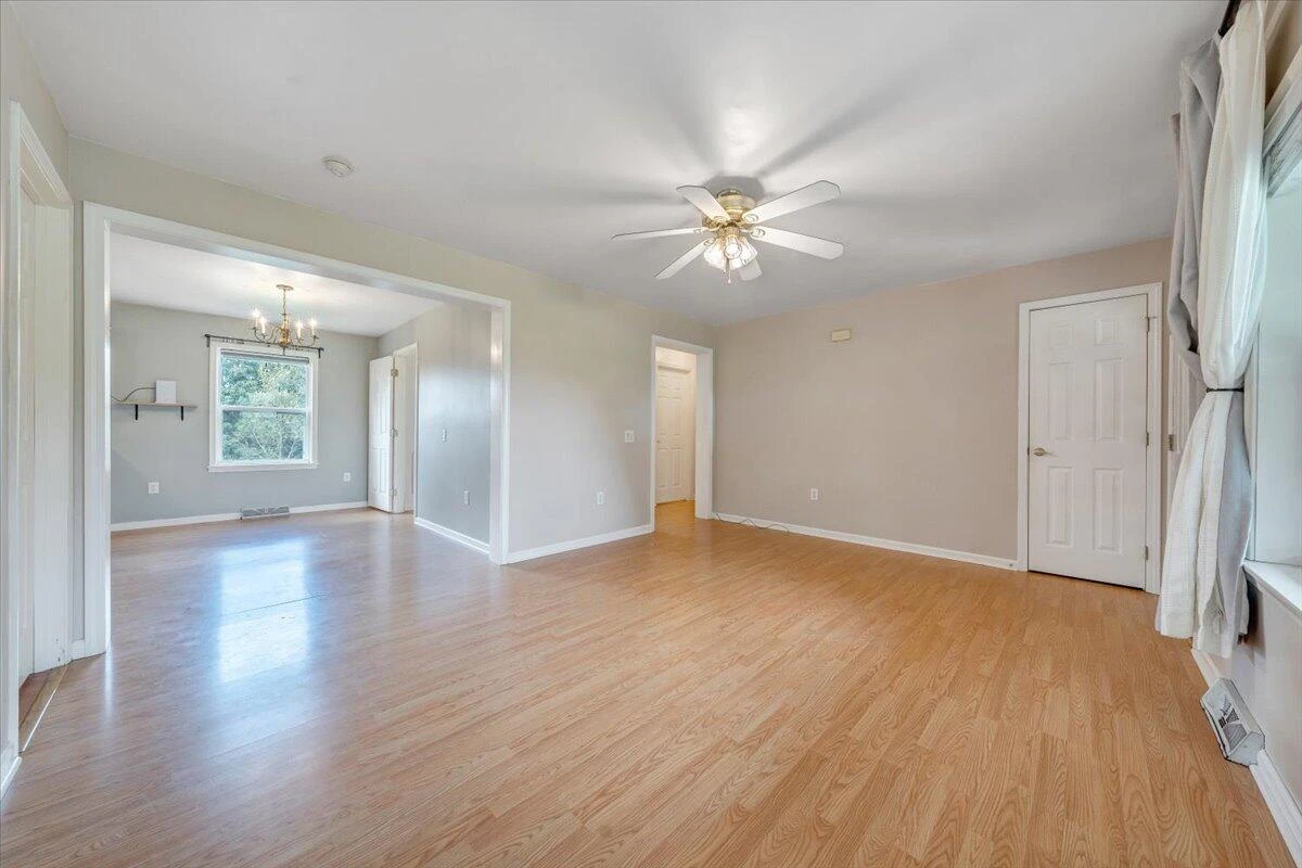 1096 Coupies LN - Photo 6