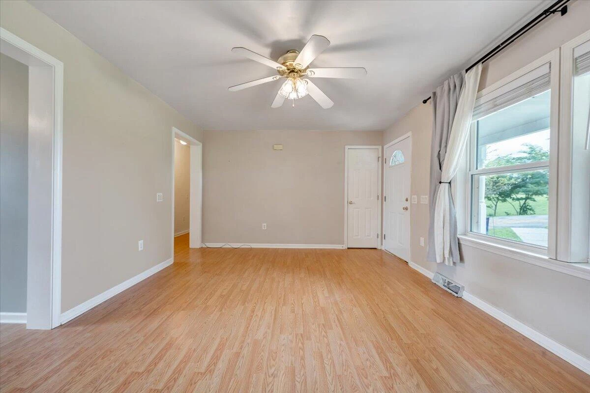 1096 Coupies LN - Photo 7