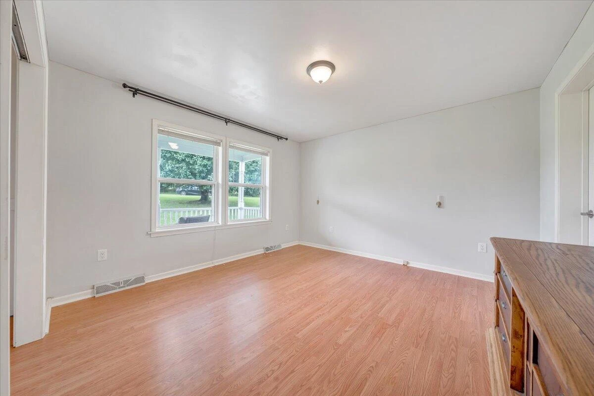 1096 Coupies LN - Photo 8
