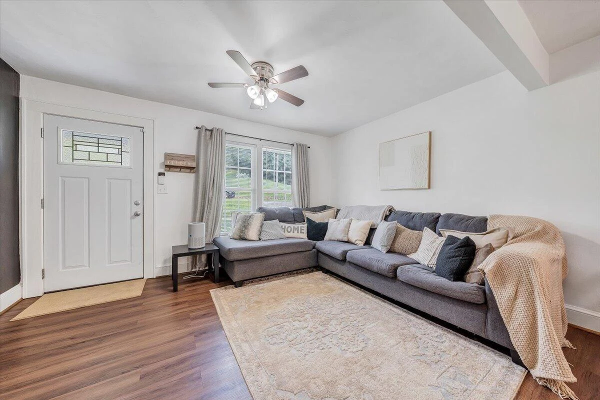 3148 Garden City BLVD - Photo 3