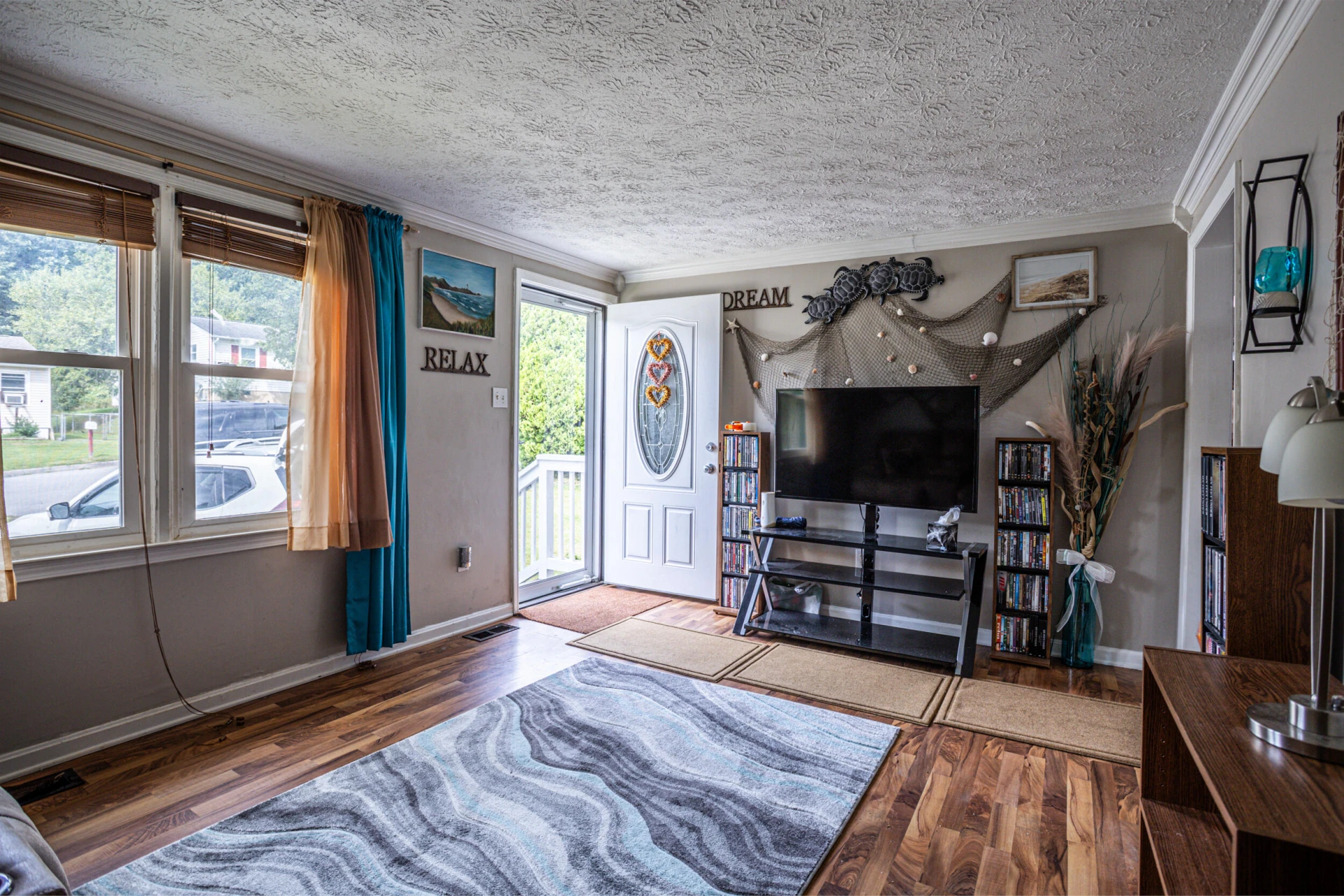 1719 Gordon AVE - Photo 4