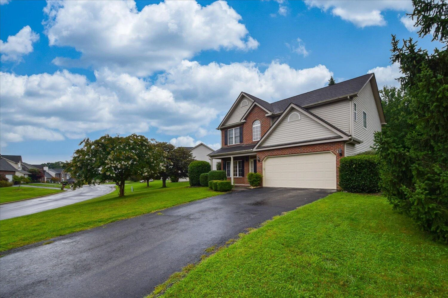 6006 Chagall DR - Photo 2