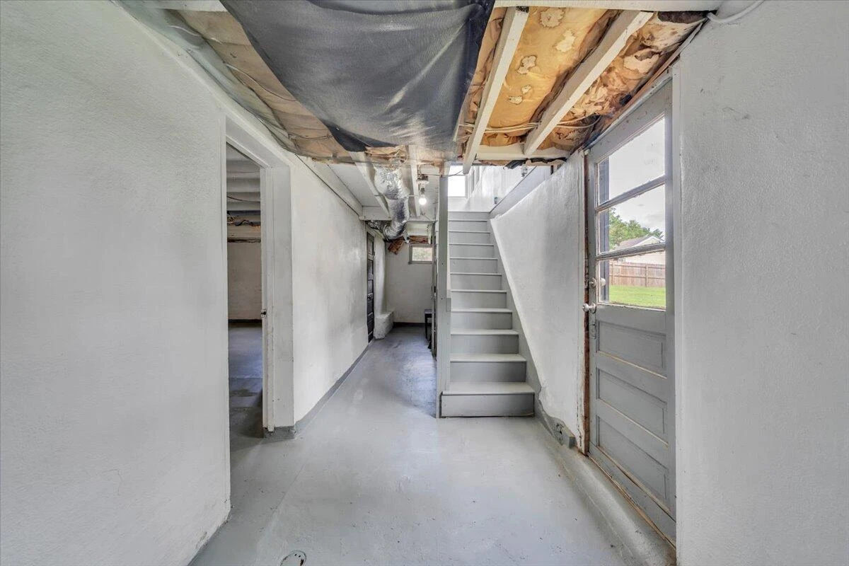 1127 Montrose AVE - Photo 27