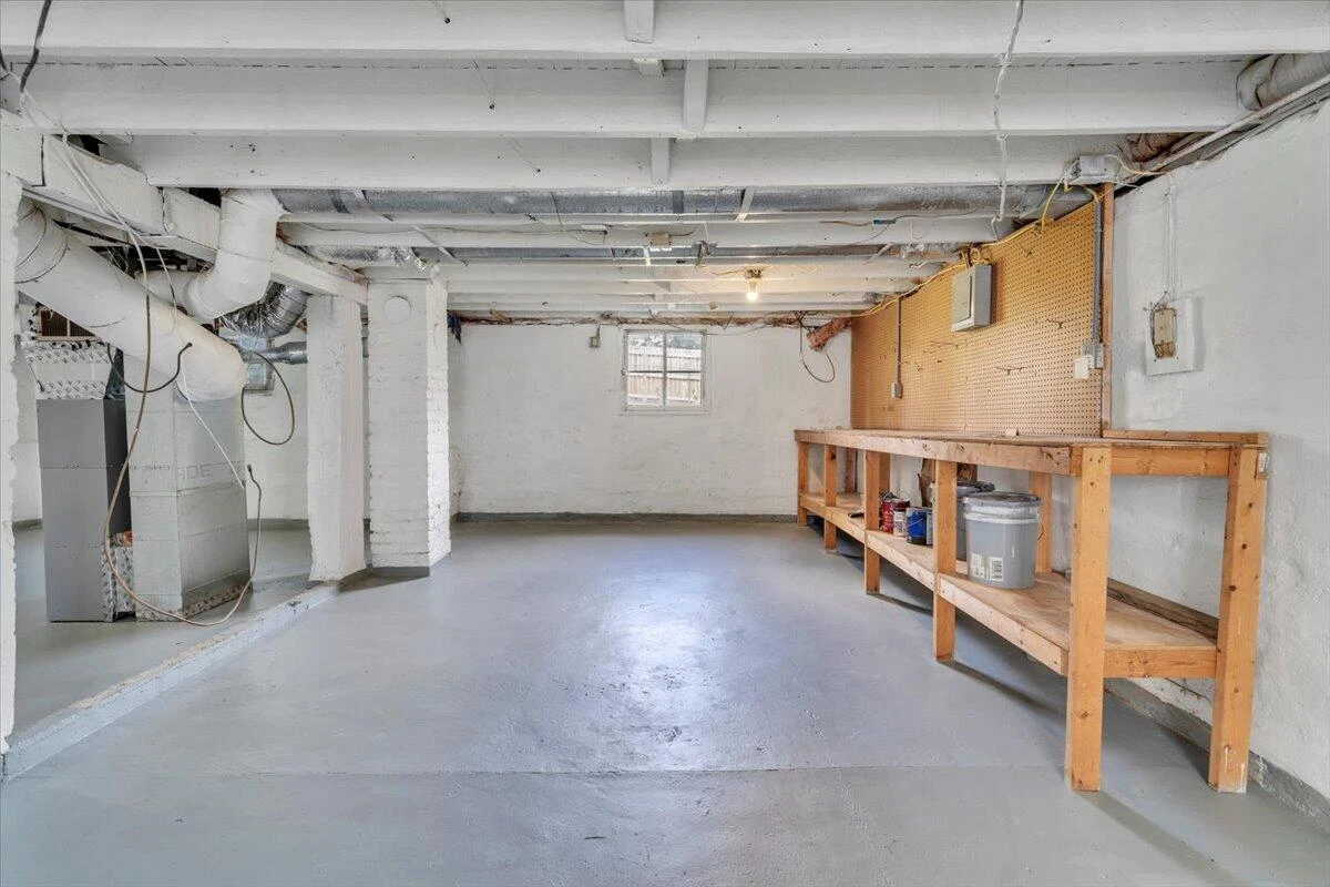 1127 Montrose AVE - Photo 32